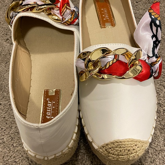 Beautiful shoes - Picture 2 of 3